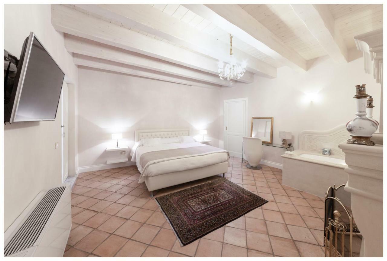 Boutique - Lodge & Suites Кротоне Екстериор снимка